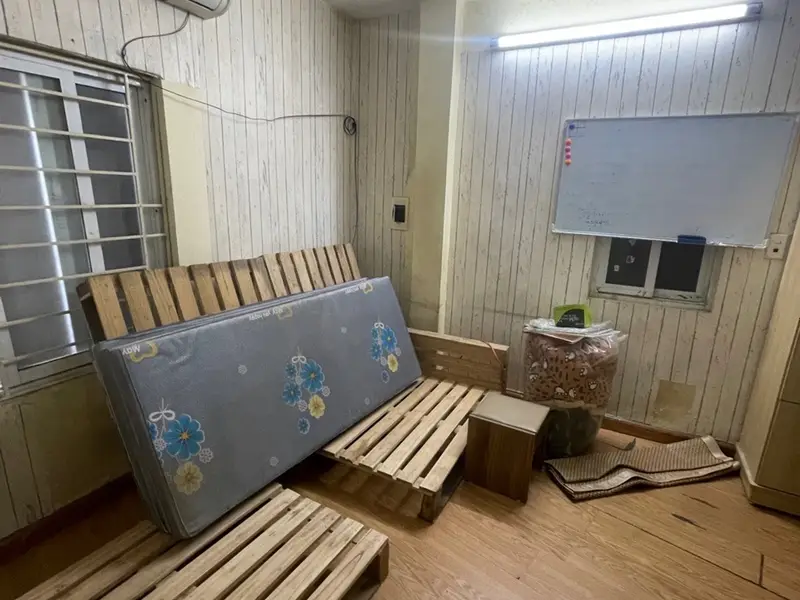 Nhà nhỏ trung tâm quận, sổ đỏ riêng giá hiếm... Bán nhà riêng tại Bạch Mai, Hà Nội 01