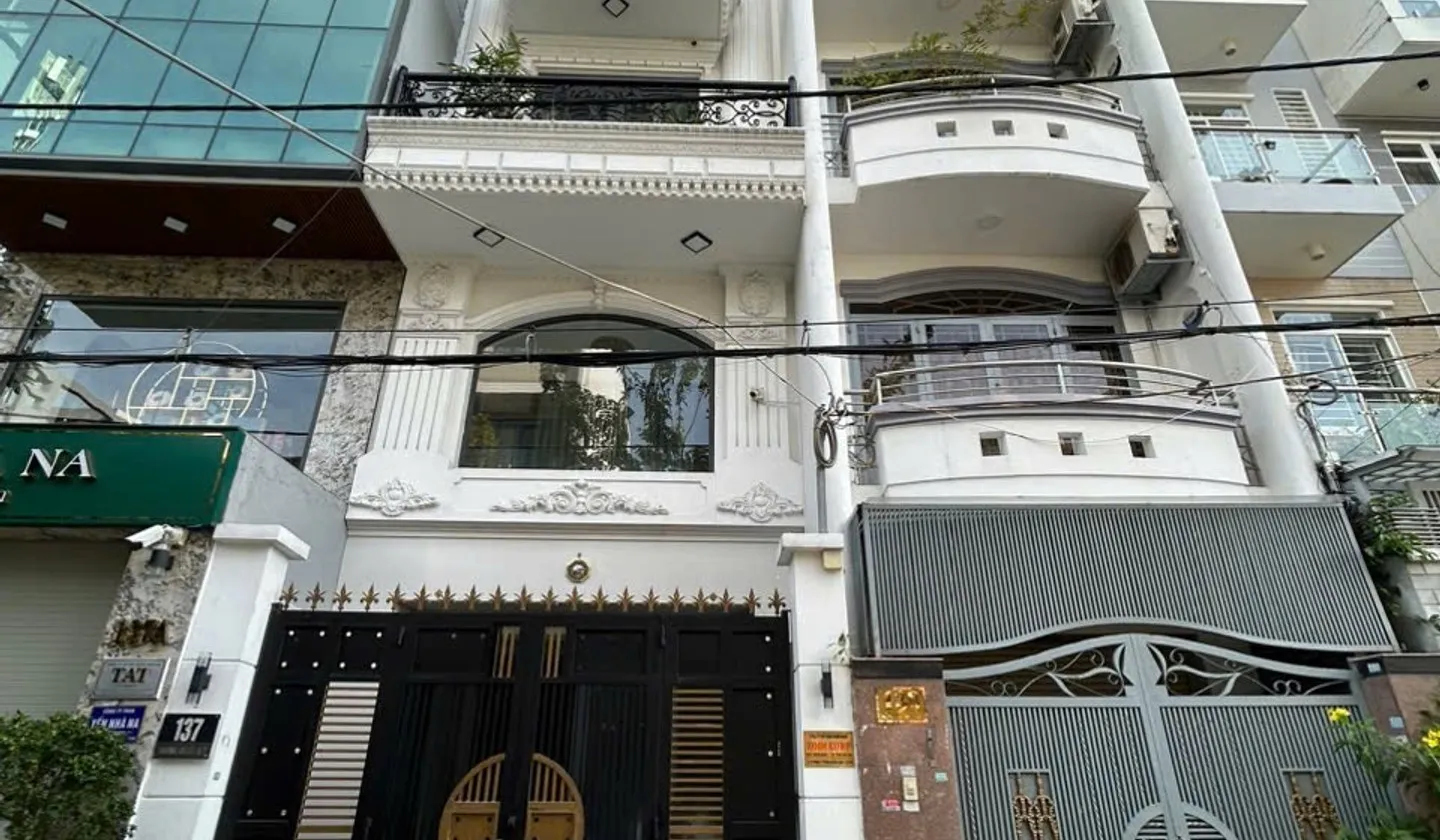 Nhà phố sang trọng 5 tầng có thang máy, gara ô tô, khu vực trung tâm... Bán nhà mặt phố tại Tân Hưng, Hồ Chí Minh 01