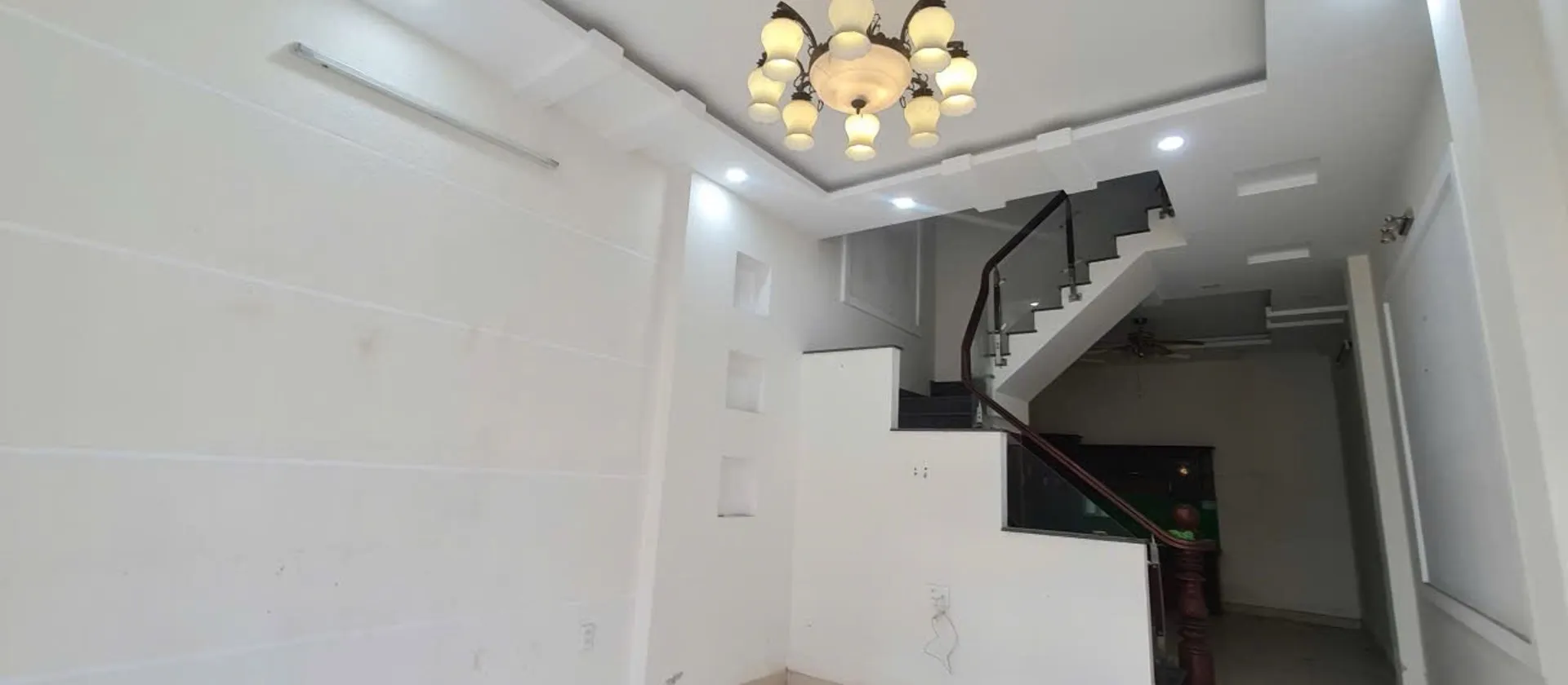Bán nhà 3 tầng 4 phòng ngủ khu Trường Lưu giá 5,4 tỷ... Bán nhà riêng tại Long Trường, Hồ Chí Minh 01