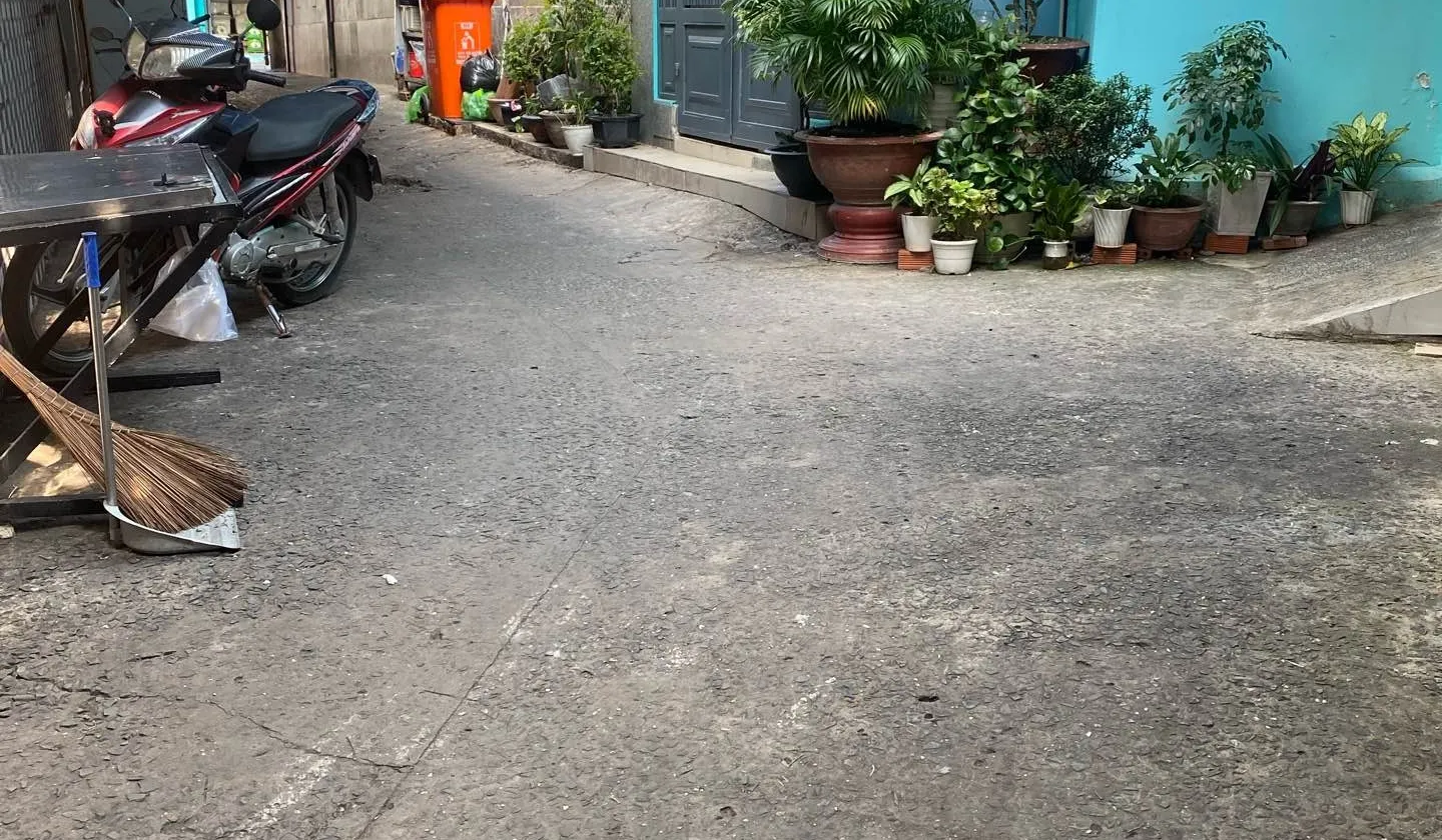 Nhà sát đường ôtô 4 tầng 5 phòng ngủ tại Trần Xuân Soạn với giá giảm lúng sâu... Bán nhà riêng tại Tân Thuận, Hồ Chí Minh 01