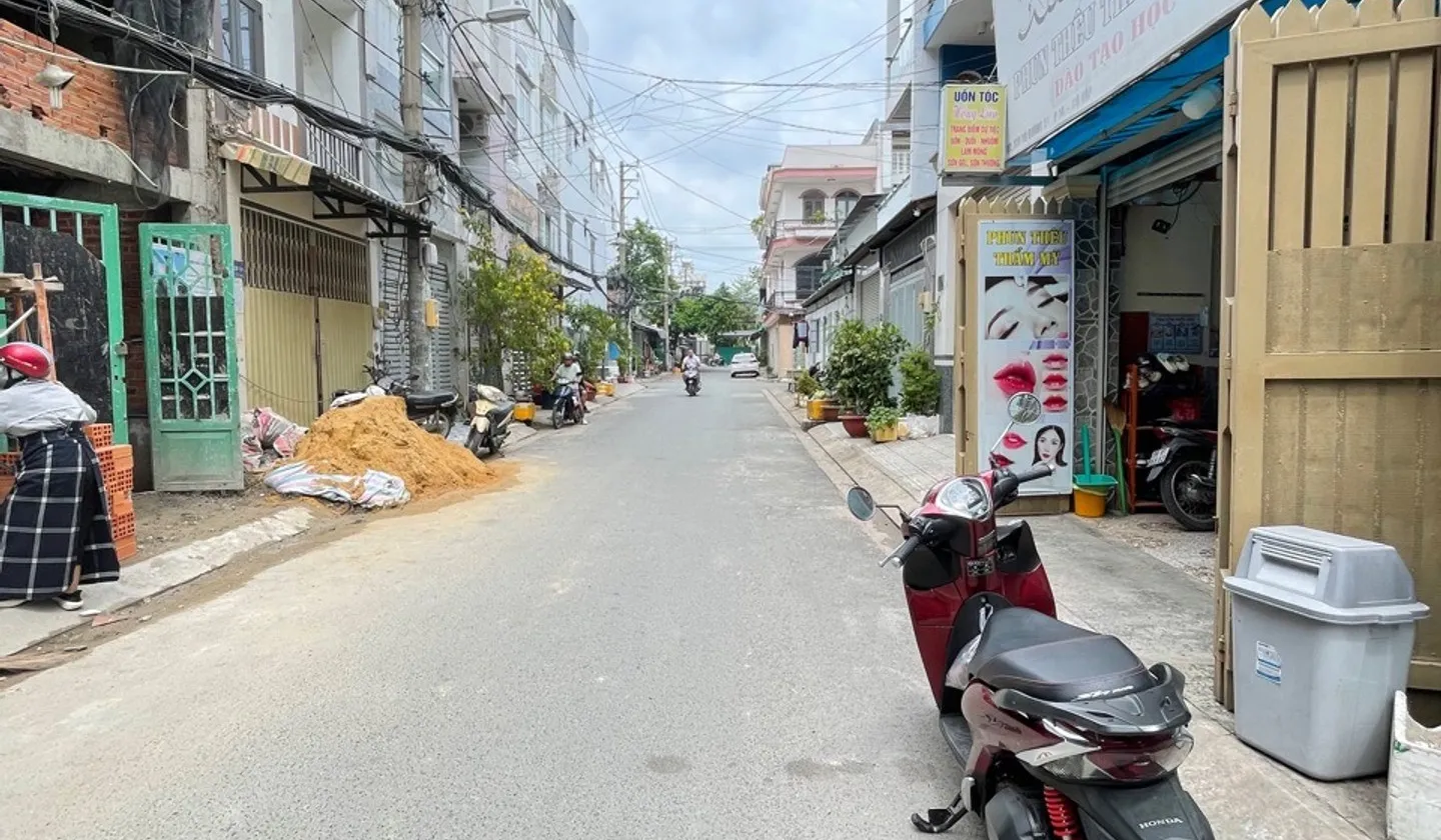 Nhà phố kinh doanh sầm uất, hẻm rộng 8m, 2PN 2WC tiện nghi... Bán nhà riêng tại An Hội Tây, Hồ Chí Minh 01
