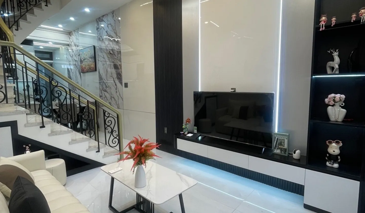 Nhà 2 tầng đầy đủ nội thất công năng, trung tâm Đà Nẵng gần cầu Rồng, giá 4,x ty.... Bán nhà riêng tại Hải Châu, Đà Nẵng 01