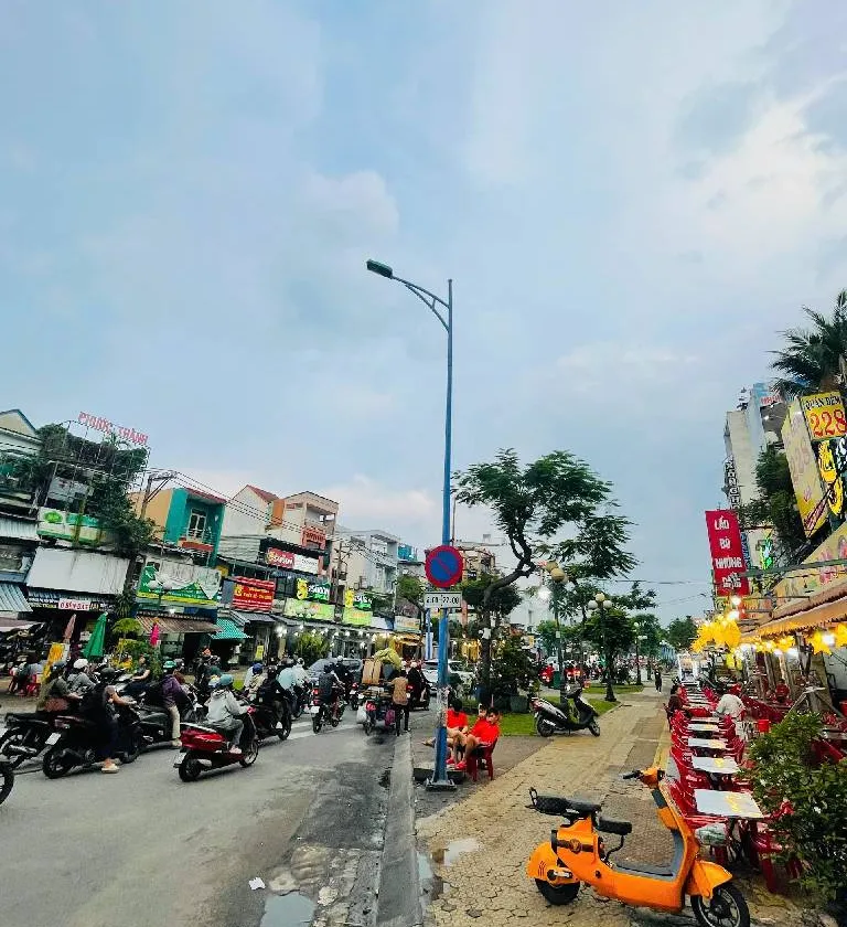 Nhà mặt tiền Đồng Đen, Tân Bình - 4 tầng sang trọng, thu nhập ổn định... Bán nhà mặt phố tại Tân Bình, Hồ Chí Minh 01