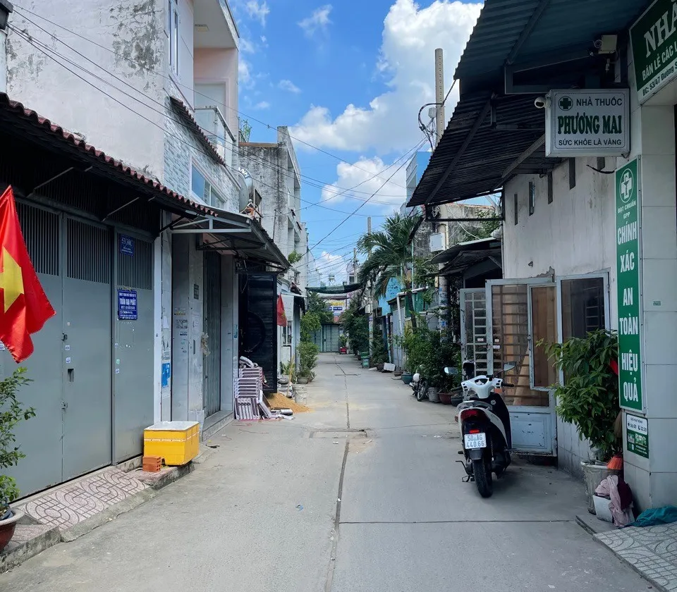 Ngang 8m (2 căn) dài 10m , đường xe tải mà chỉ 4T3 tl
- vị trí thuận tiện đi lại - BHH Bình tân... Bán nhà riêng tại Bình Hưng Hòa, Hồ Chí Minh 01