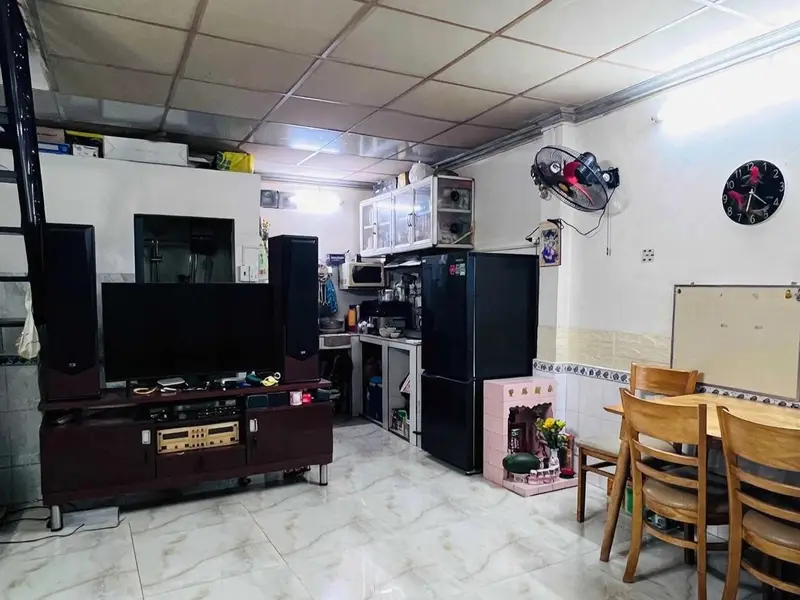 Nhà 2 tầng - 33m2 - 2pn - ngang gần 5 - sổ vuông đẹp - chỉ 2 tỷ nhỉnh... Bán nhà riêng tại Xóm Chiếu, Hồ Chí Minh 01