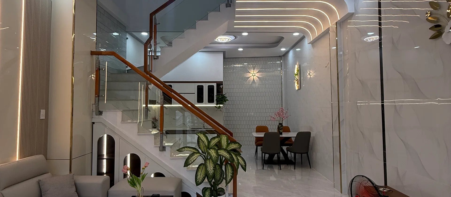 Nhà siêu siêm hiếm tại Bùi Tư Toàn-Bình tân
Mua ngay kẻo lỡ... Bán nhà riêng tại An Lạc, Hồ Chí Minh 01