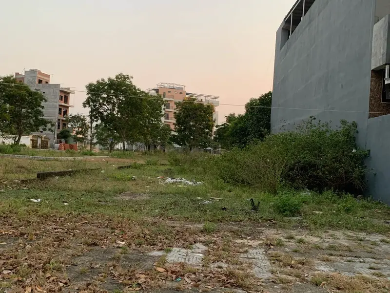 😳 **8,x TỶ – 242M² NẰM GIỮA “DÒNG NGƯỜI” CỦA TRƯỜNG VÀ BỆNH VIỆN!**... Bán đất tại Điện Bàn Đông, Đà Nẵng 01