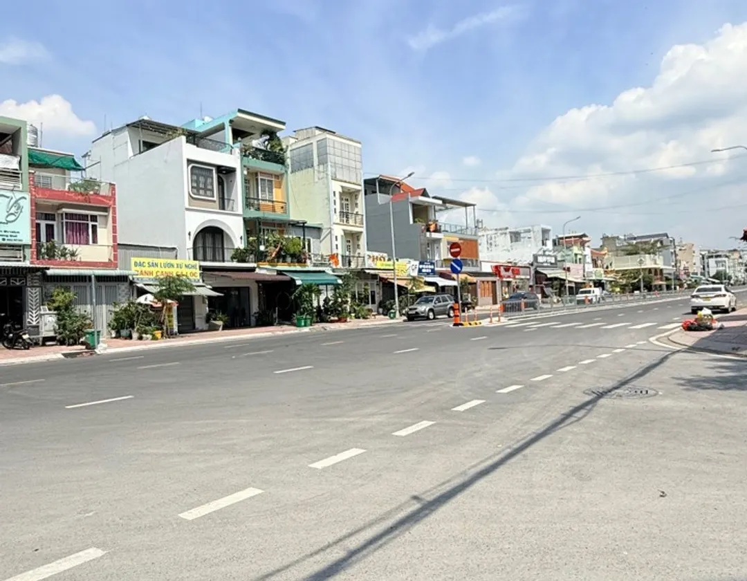 NHÀ MẶT TIỀN KDC NAM HÙNG VƯƠNG • GẦN CHỢ • GIÁ CỰC TỐT.... Bán nhà mặt phố tại An Lạc, Hồ Chí Minh 01