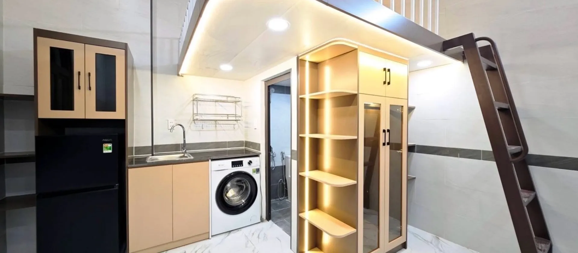 CHDV HXH TÂN BÌNH - NGAY NHÀ GA T3 - 5 TẦNG THANG MÁY- 37PN ~200m2(8x25) - Thu 2,4Tỷ/Năm-chỉ 28.xT... Bán nhà riêng tại Tân Sơn, Hồ Chí Minh 01