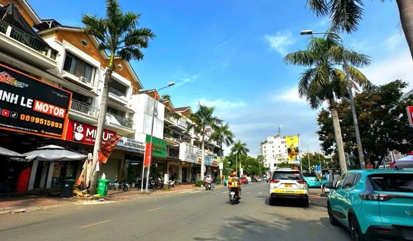 Nhà Mặt Phố 5 Tầng Hiện Đại, KDC Nam Long. 110m2, ngang 5m, 6 phòng, nội thất cao cấp.... Bán nhà mặt phố tại Tân Thuận, Hồ Chí Minh 01