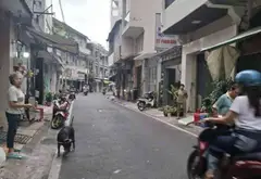 trệt , lửng, 1 lầu. 3PN. - Đang cho thuê. Dòng tiền 30tr/tháng. - ngay mặt tiền đường Phạm Đông. Kế... Bán căn hộ chung cư tại Chợ Lớn, Hồ Chí Minh 04