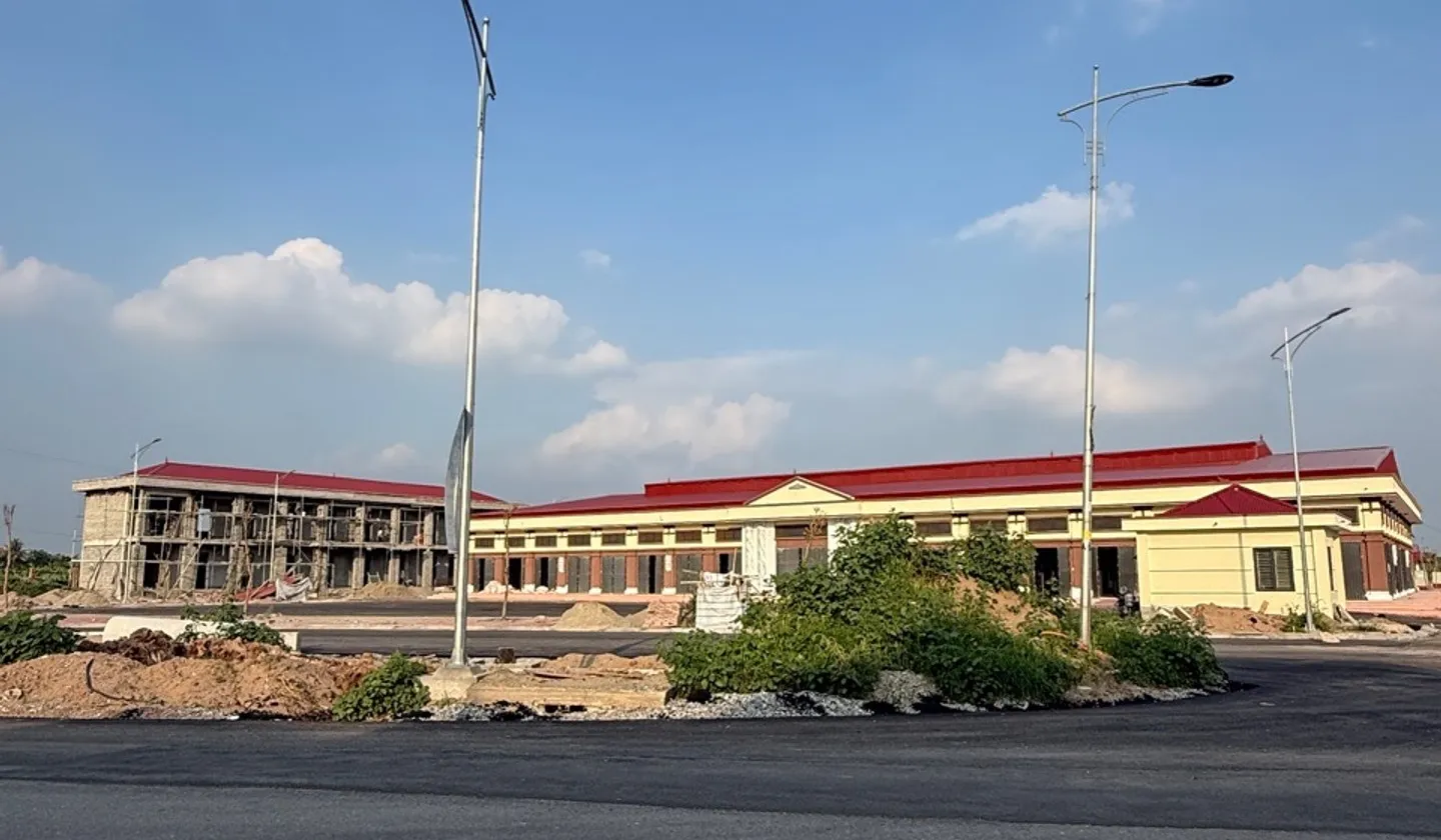 MẢNH ĐẤT NẰM TẠI THÔN ĐÔNG TẢO - XÃ HOÀN LONG. ĐƯỜNG 2 OTO TẢI TRÁNH - NGÕ THÔNG - CÁCH ĐƯỜNG NHIỀU... Bán đất tại Hoàn Long, Hưng Yên 01