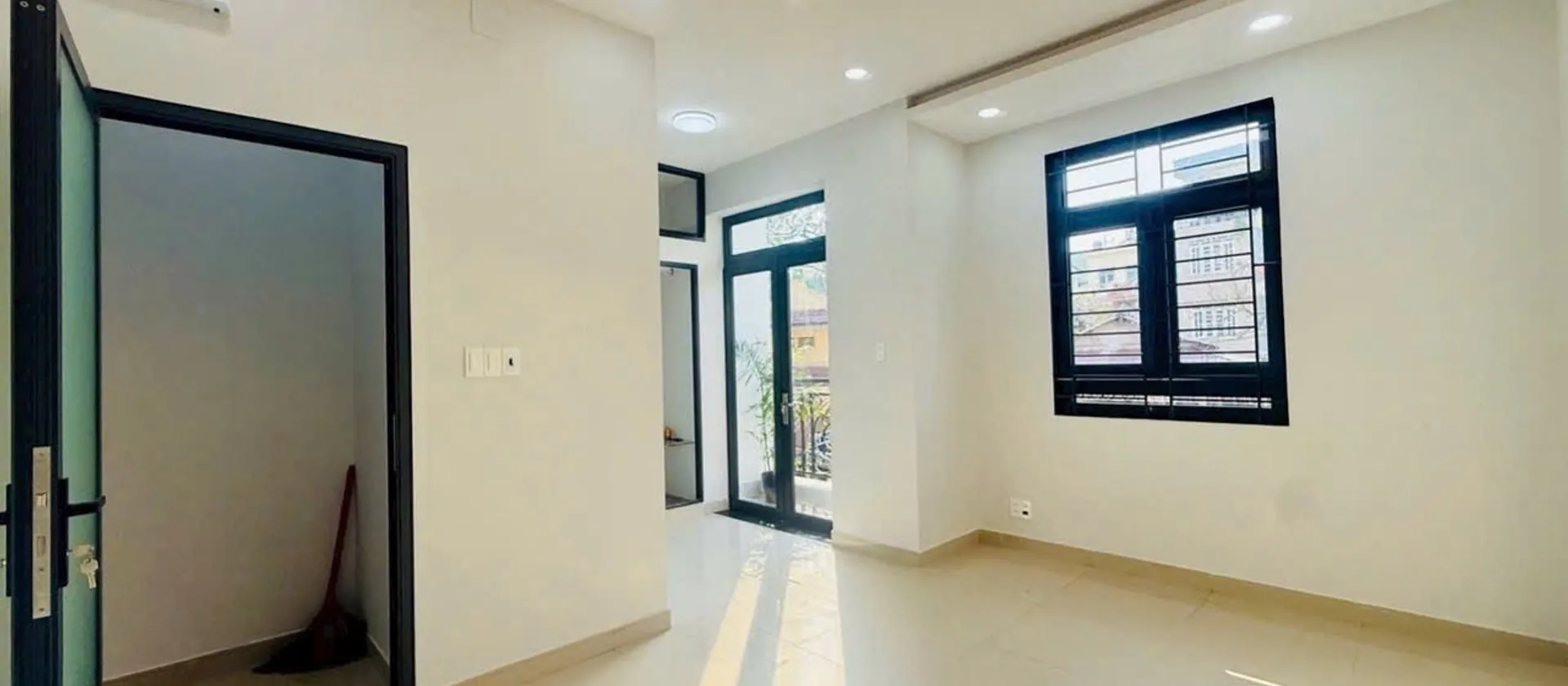 Bán nhà mặt phố 3 tầng 3PN tại phường Bình Trưng, TP.HCM giá 7.9 tỷ... Bán nhà mặt phố tại Bình Trưng, Hồ Chí Minh 01