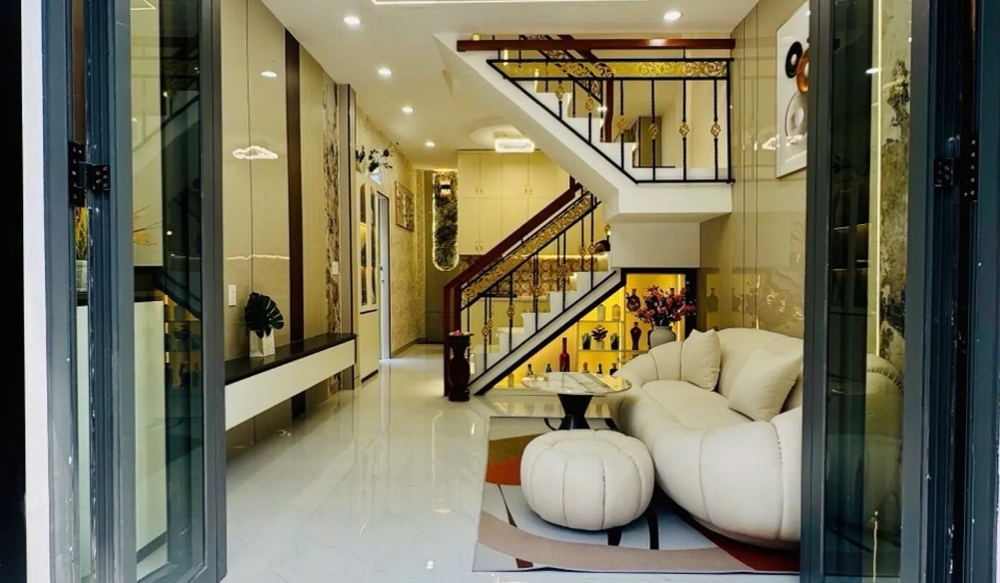 Cơ hội hiếm có: Nhà góc 2 mặt thoáng tại Âu Dương Lân chỉ 5.28 tỷ... Bán nhà riêng tại Chánh Hưng, Hồ Chí Minh 01