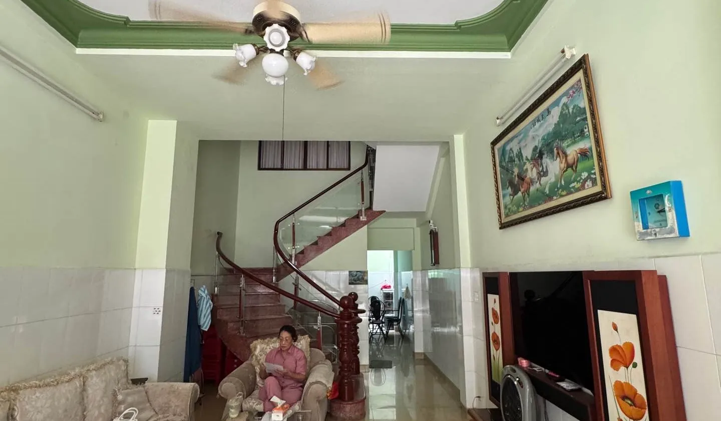 Nhà mặt phố 4 tầng rộng rãi tại Minh Phụng, Hồ Chí Minh... Bán nhà mặt phố tại Minh Phụng, Hồ Chí Minh 01