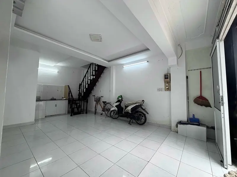 GẤP BÁN -HẠ 800 TRIỆU GIÁ MỚI 5.xx TỶ -NGANG 4,3m- HẺM XE HƠI BÙI ĐÌNH TUÝ... Bán nhà riêng tại Bình Thạnh, Hồ Chí Minh 01