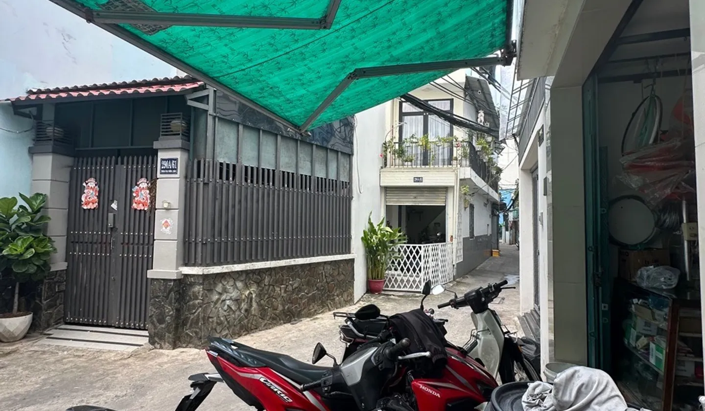 Nhà 2 tầng 20m2 Dương Bá Trạc giá cực kỳ hấp dẫn chỉ 2 tỷ hơn... Bán nhà riêng tại Chánh Hưng, Hồ Chí Minh 01