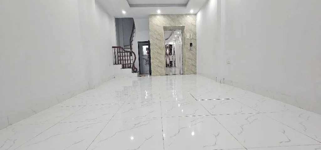 Nhà 5 tầng thang máy, ô tô đỗ cửa, kinh doanh sầm uất... Bán nhà riêng tại Kiến Hưng, Hà Nội 01