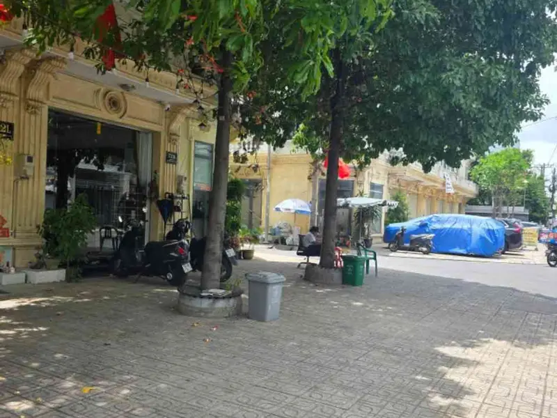 Kết cấu: 4 tầng, 5PN khép kín, 6WC
Chủ là chị Thanh làm doanh nghiệp, bán để đầu tư bên công ty.
Nh... Bán nhà mặt phố tại Phú Thạnh, Hồ Chí Minh 01