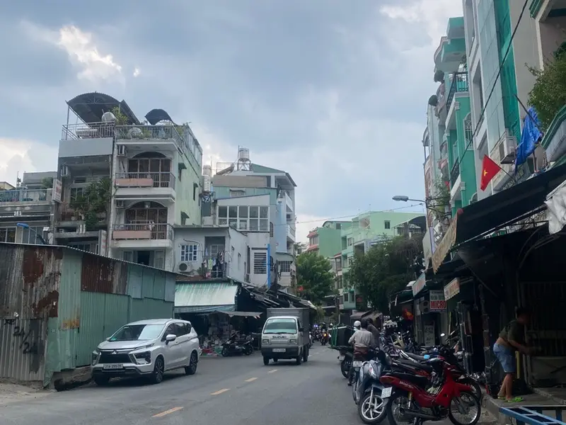 Nhà 2 lầu hẻm xe hơi, kinh doanh thuận tiện tại Nhật Tảo... Bán nhà riêng tại Minh Phụng, Hồ Chí Minh 01
