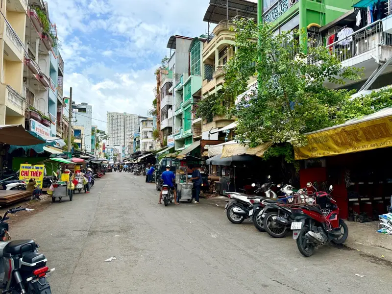 - Kết cấu: 1 Trệt, 1 Lửng, 1 Lầu, sân thượng BTCT kiên cố, 2PN, có thể làm thêm PN. - Vị trí: Hẻm... Bán nhà riêng tại Chợ Lớn, Hồ Chí Minh 01