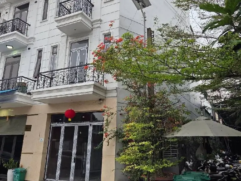 Nhà mặt phố lô góc 4 tầng tại Tân Phú, diện tích 72,7 m², hướng Đông Nam... Bán nhà mặt phố tại Tân Phú, Hồ Chí Minh 01