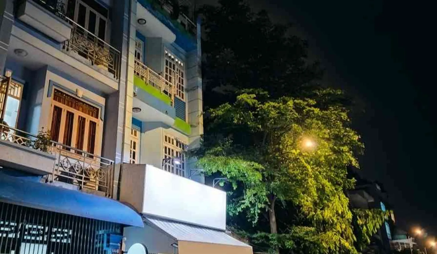 Nhà mặt phố Hồng Lĩnh, Quận 10, 5 tầng, sẵn dòng tiền ngay... Bán nhà mặt phố tại Hòa Hưng, Hồ Chí Minh 01