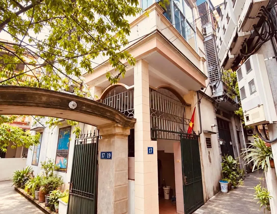 DƯỚI 5 tỷ - gần 50m2 - pháp lý chuẩn
BÁN NHÀ cũ nhưng quá nhiều ưu điểm tại Việt Hưng - Long Biên... Bán nhà riêng tại Long Biên, Hà Nội 01