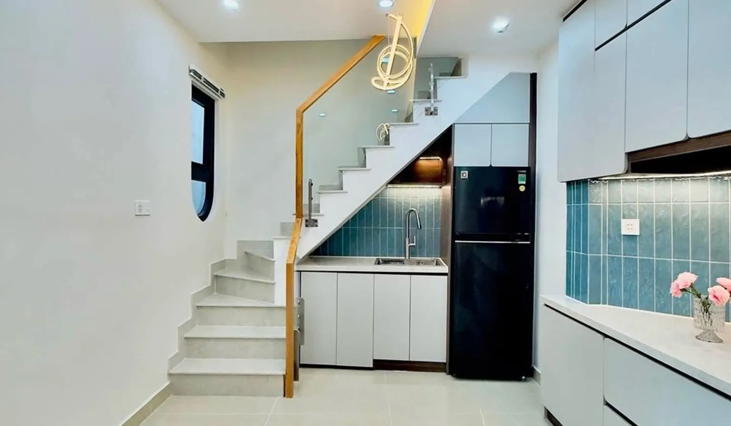 Nhà 3 lầu, đầy đủ tiện nghi tại Trần Quốc Toản, Tân Định. Vị thế trung tâm, tiện ích tuyệt vời.... Bán nhà riêng tại Xuân Hòa, Hồ Chí Minh 01