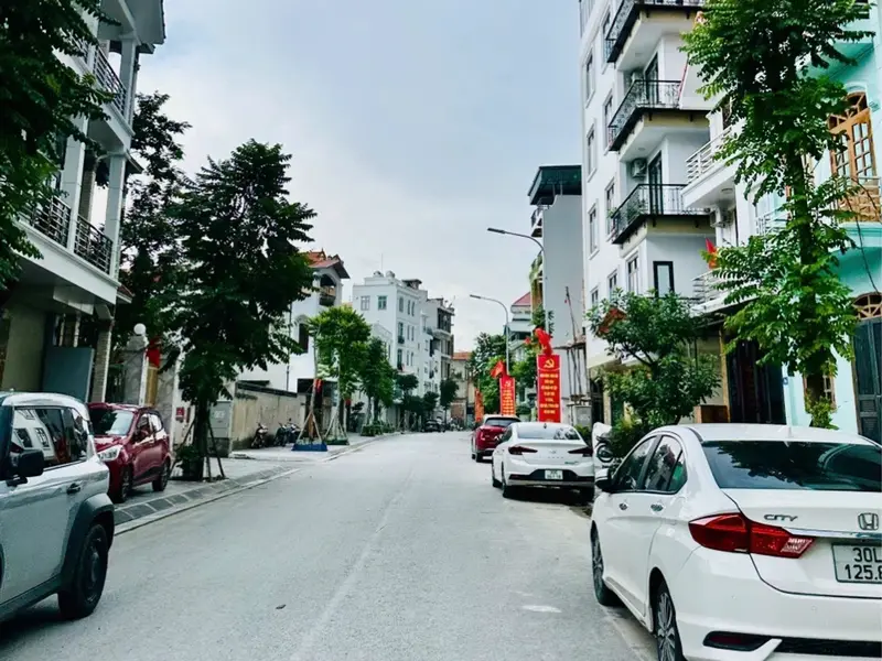 Nhỉnh 6 tỷ 40 m đất tt việt Hưng gần phố... Bán đất tại Việt Hưng, Hà Nội 01