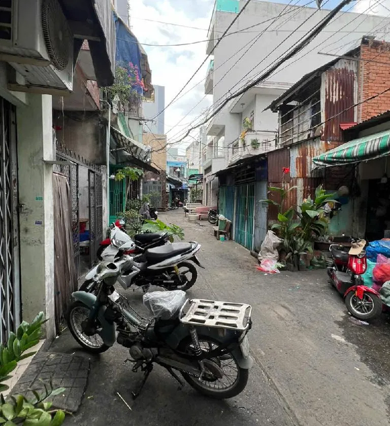Bán nhà riêng 2 tầng lô góc Quận 6 gần chợ Bình Tiên giá 3.8 tỷ... Bán nhà riêng tại Bình Tiên, Hồ Chí Minh 01