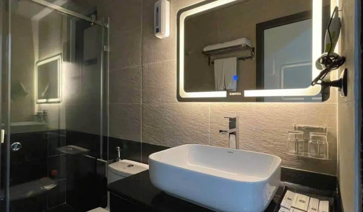 Bán khách sạn 9 tầng mặt phố Trần Khát Chân, Hai Bà Trưng,dt~ 200m2, mt>6m, giá tốt... Bán nhà mặt phố tại Hai Bà Trưng, Hà Nội 01