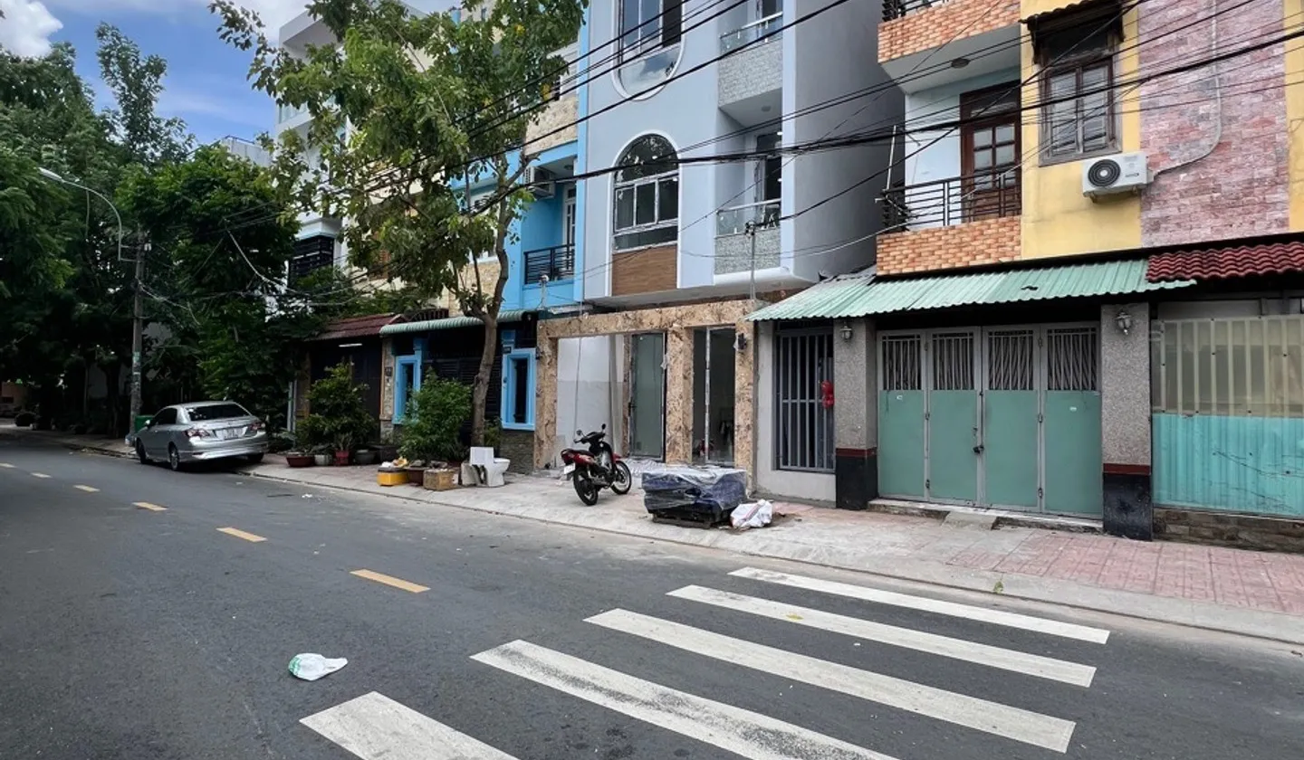 Bán nhà mặt phố 95m2, 4 tầng, 6 phòng ngủ, giá 11,9 tỷ tại Phạm Thế Hiển... Bán nhà mặt phố tại Bình Đông, Hồ Chí Minh 01
