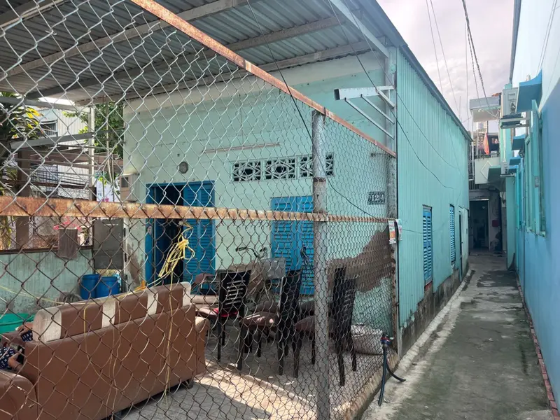 Nhà cấp 4 góc hẻm thoáng mát, gần QL50 mở rộng... Bán nhà riêng tại Hưng Long, Hồ Chí Minh 01