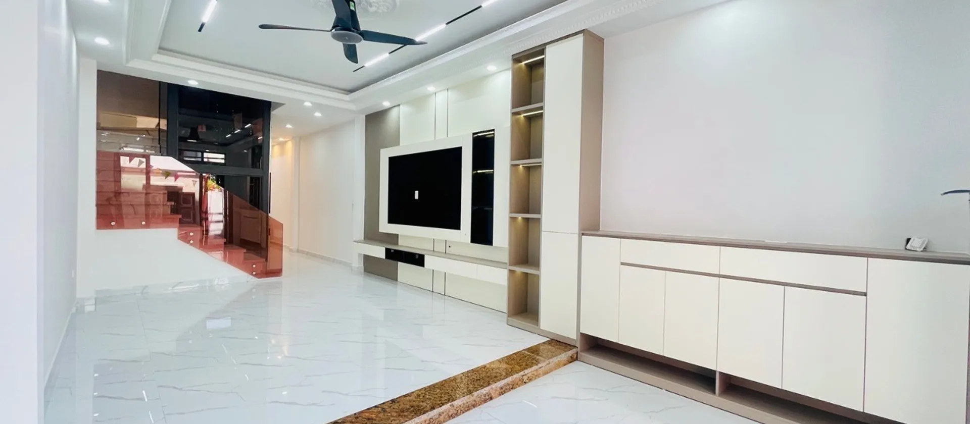 Nhà 4 tầng có thang máy, gara ô tô, ngõ rộng khu Hồ Sen... Bán nhà riêng tại Lê Chân, Hải Phòng 01