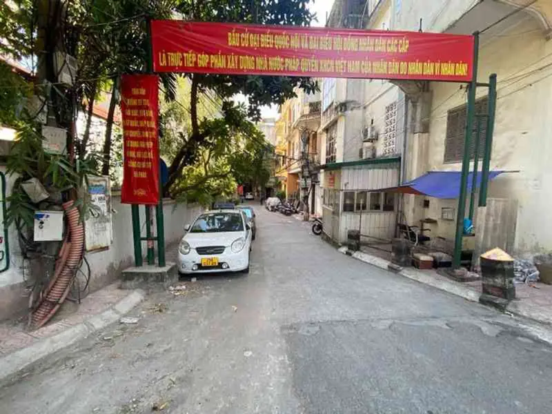 BÁN ĐẤT TẶNG NHÀ TẠI ĐÀO TẤN Ô TÔ ĐỖ CỬA
DT 26.8m² 5.8 tỷ LH 0387354682... Bán nhà riêng tại Giảng Võ, Hà Nội 01