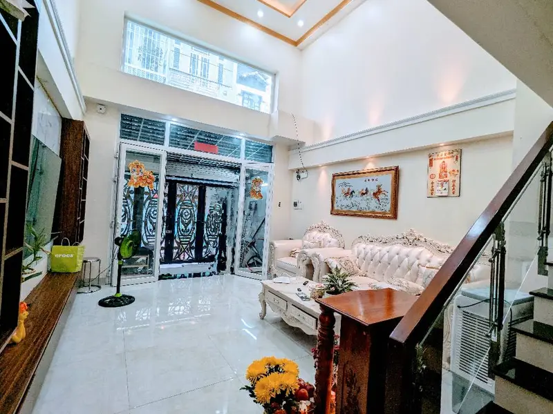 🔥 ( QUẬN 7 ) NHÀ ĐẸP SÁT PHÚ MỸ HƯNG 

📐 4,5m x 23m, nở hậu
🏡 1 trệt 1 lầu, 2PN, 2WC, sân rộng;... Bán owner_side tại Phú Thuận, Hồ Chí Minh 01