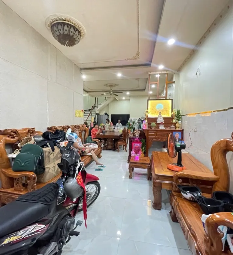 Nhà mặt phố rộng rãi hai tầng tại Bình Tân với giá hợp lý... Bán nhà mặt phố tại Bình Trị Đông, Hồ Chí Minh 01