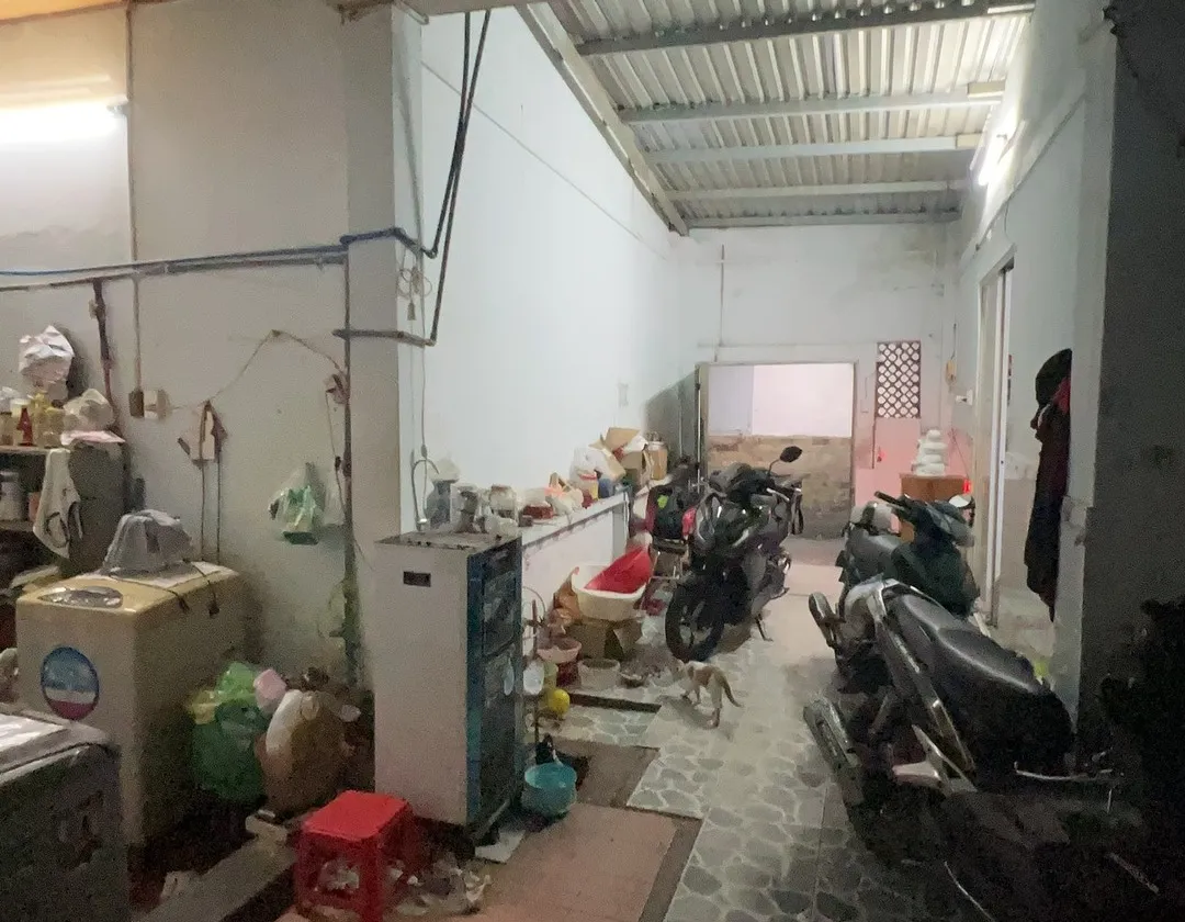 Nhà rộng 8m mặt tiền trung tâm Quận 10, 2 tầng, 5 phòng ngủ... Bán nhà riêng tại Hòa Hưng, Hồ Chí Minh 01