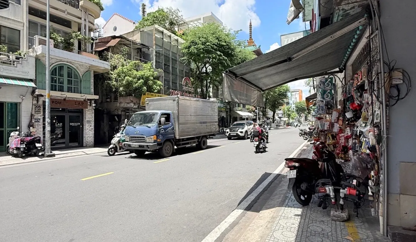 Nhà mặt phố 5 tầng tại Sư Vạn Hạnh, diện tích 65m², tiện kinh doanh đa dạng... Bán nhà mặt phố tại Vườn Lài, Hồ Chí Minh 01