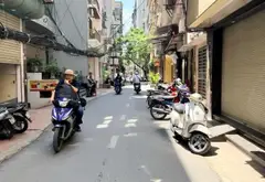 Bán nhà mặt phố Đê La Thành nhỏ, Tây Nam, 68m², kinh doanh đỉnh cao... Bán nhà mặt phố tại Đống Đa, Hà Nội 01
