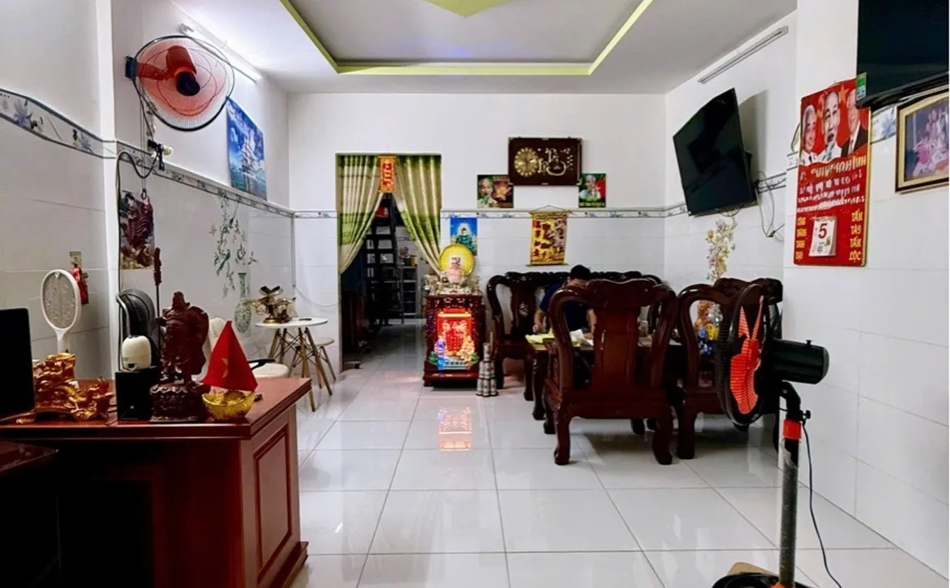 Cơ hội hiếm có sở hữu nhà 2 tầng nở hậu rộng rãi tại Quận 6 giá tốt... Bán nhà riêng tại Phú Lâm, Hồ Chí Minh 01