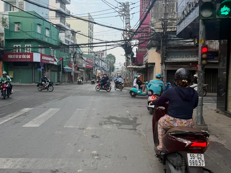 Mặt tiền nguyễn văn quá ngã tư góc chợ cây sộp
Ngang 4.8m
Dài 13m
Vĩa hè 3m
1 trệt 2 lầu +ST... Bán nhà mặt phố tại Đông Hưng Thuận, Hồ Chí Minh 01