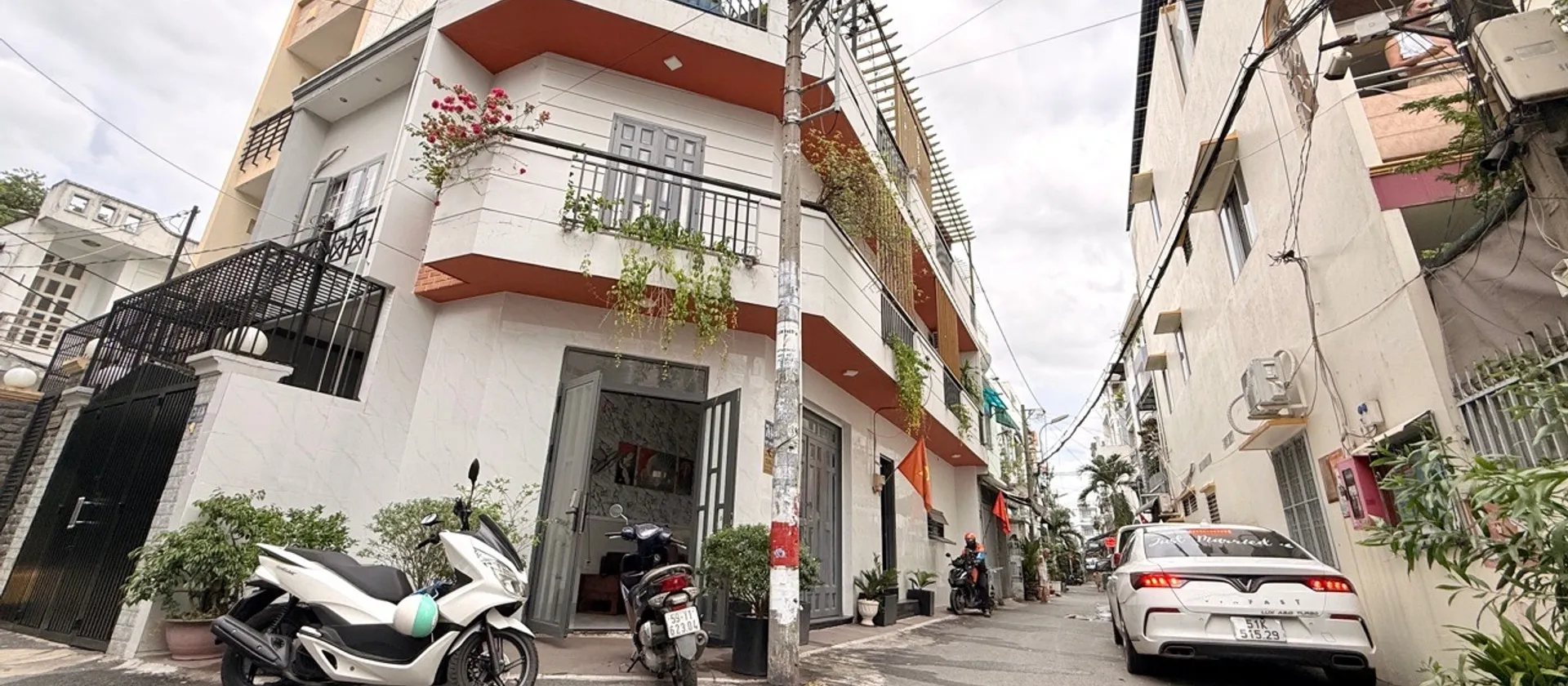 Nhà góc 3 tầng 3PN 3WC mặt tiền rộng tại Phường Thông Tây Hội... Bán nhà riêng tại Thông Tây Hội, Hồ Chí Minh 01