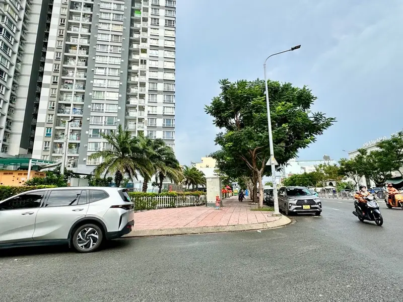 CHỦ NGỘP GIẢM 270 TRIỆU, CÒN 4 TỶ
ĐƯỜNG THÔNG, XE HƠI TỚI SÁT NHÀ - SÁT MẶT TIỀN... Bán nhà riêng tại Bình Tiên, Hồ Chí Minh 01
