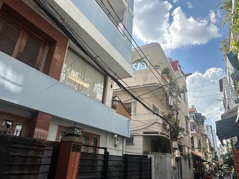 Nhà lô góc mặt tiền rộng tại Quận 10 giá tốt... Bán nhà riêng tại Diên Hồng, Hồ Chí Minh 01