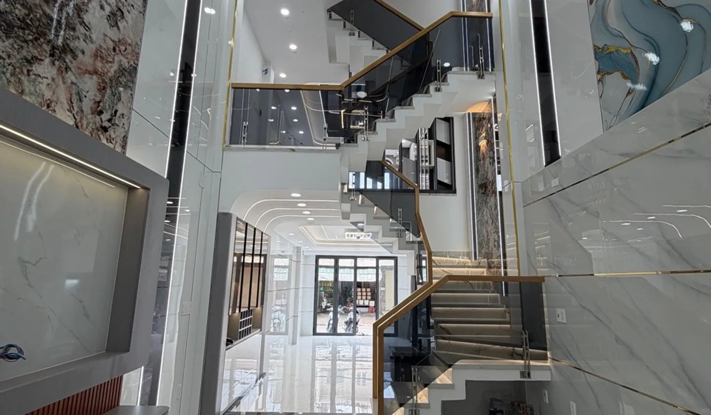 Nhà mặt phố 5 tầng mới xây, mặt tiền 4m tại Ấp Chiến Lược... Bán nhà mặt phố tại Bình Tân, Hồ Chí Minh 01