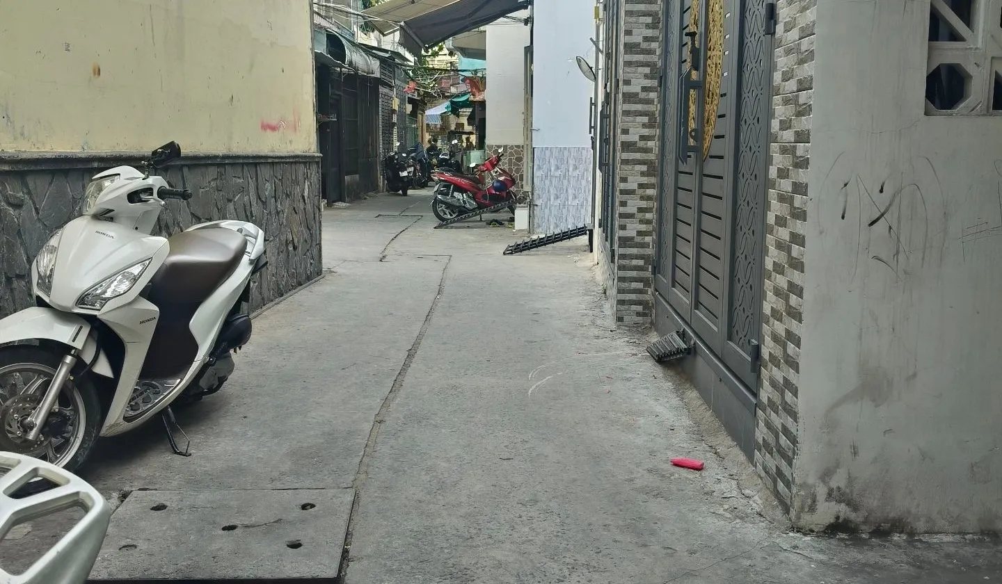 Hiếm Nhà 2 tầng nhỏ xinh hẻm xe hơi nhà,Âu Dương Lân Quận 8 , giá 1.7 tỷ... Bán nhà riêng tại Chánh Hưng, Hồ Chí Minh 01