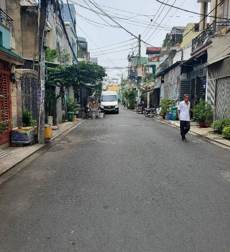 BÁN NHÀ SÁT TÂ.N HÒA ĐÔN.G - NGÃ TƯ 4 XÃ - ĐƯỜNG XE TẢI - NH ( 5.5X23M )... Bán nhà riêng tại Bình Trị Đông, Hồ Chí Minh 01