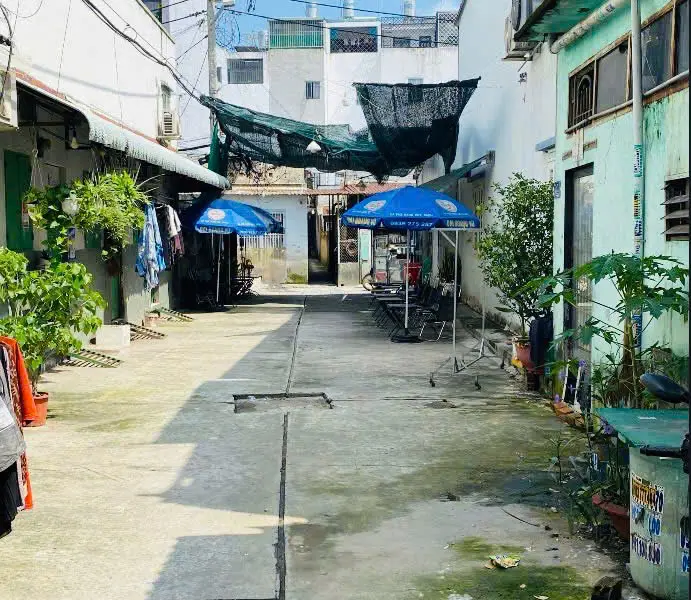 NHÀ PHỐ GIÁ MỀM - HẼM Ô TÔ - XUNG QUANH TIỆN ÍCH - TRƯỜNG HỌC CÁC CẤP 1-2-3 - NHỈNH 3 T.Ỷ... Bán nhà riêng tại Bình Tân, Hồ Chí Minh 01